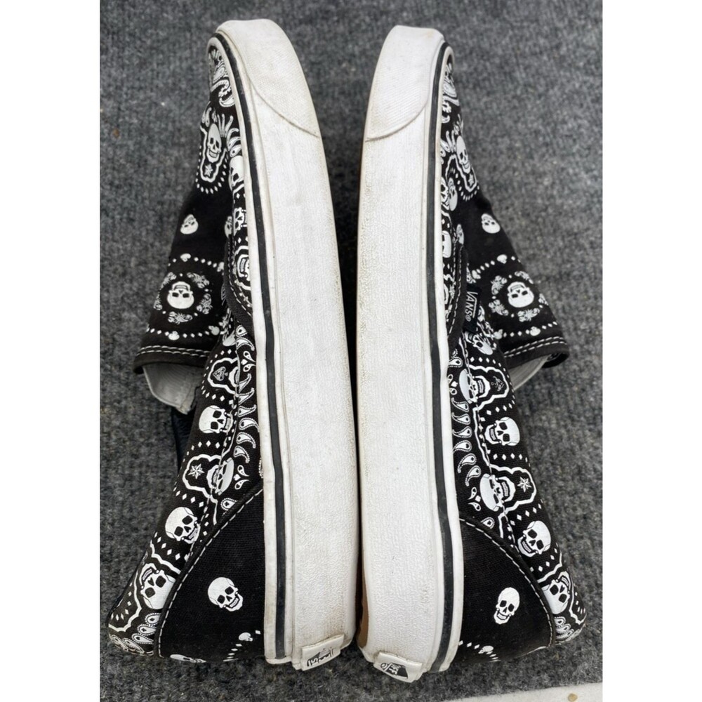 Vans Classic Slip-On Black White Skull Paisley Bandana Shoes Men 9 Women 10.5 - Picture 10 of 11